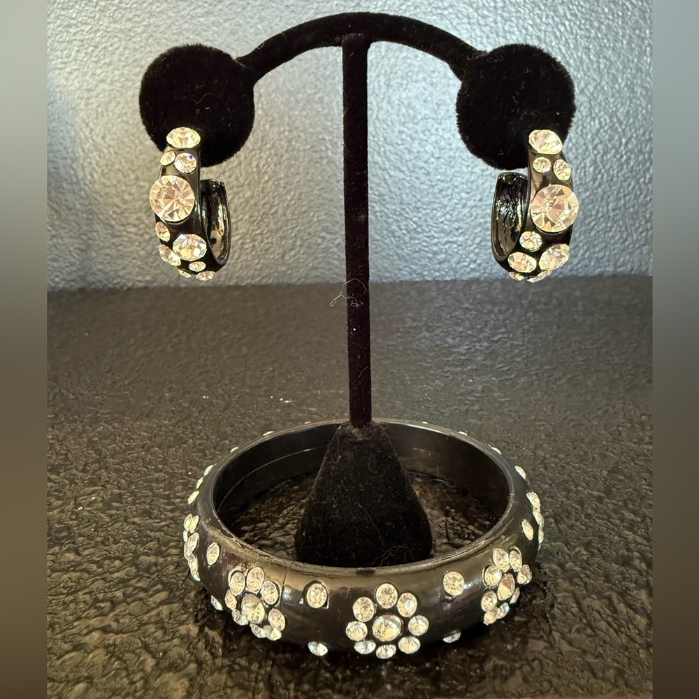 Lucite Black Vintage Costume Jewelry Earrings & Bracelet Set With Rhinestones.
